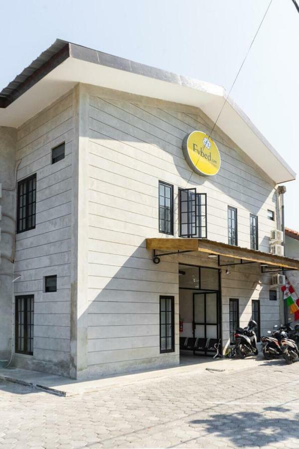 Fybed Aparthotel Semarang Exterior foto