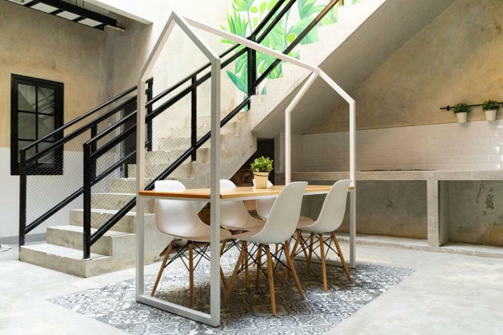Fybed Aparthotel Semarang Exterior foto