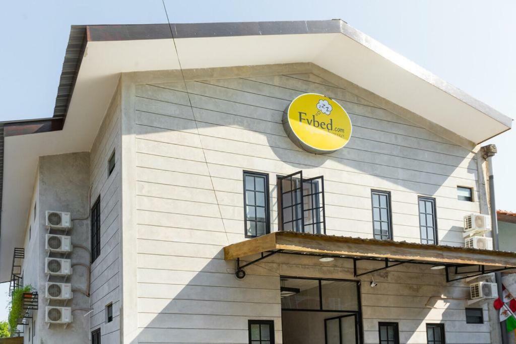 Fybed Aparthotel Semarang Exterior foto